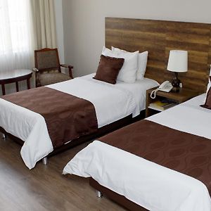 Habitación Estándar con 2 Camas Individuales